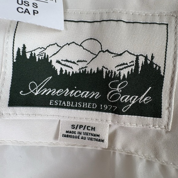 American Eagle Hooded Puffer Vest Women's S White Minimalist Outdoor Preppy NWT - Picture 6 of 15